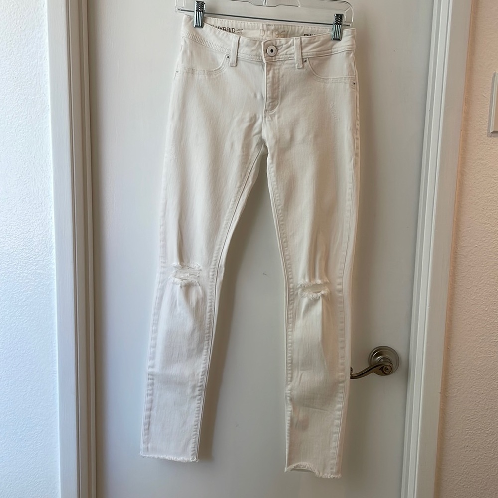 DL1961 Distressed Emma Skinny Jean White